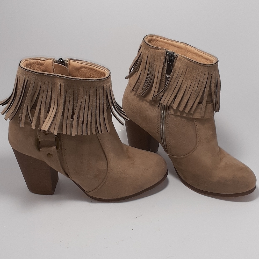 Achi Tan Ankle Booties With Fringe Size 6